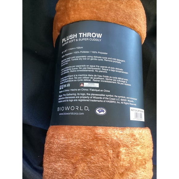 Bioworld Magic: The Gathering Card Back Plush Throw Blanket NEW WITH TAGS - Picture 3 of 4
